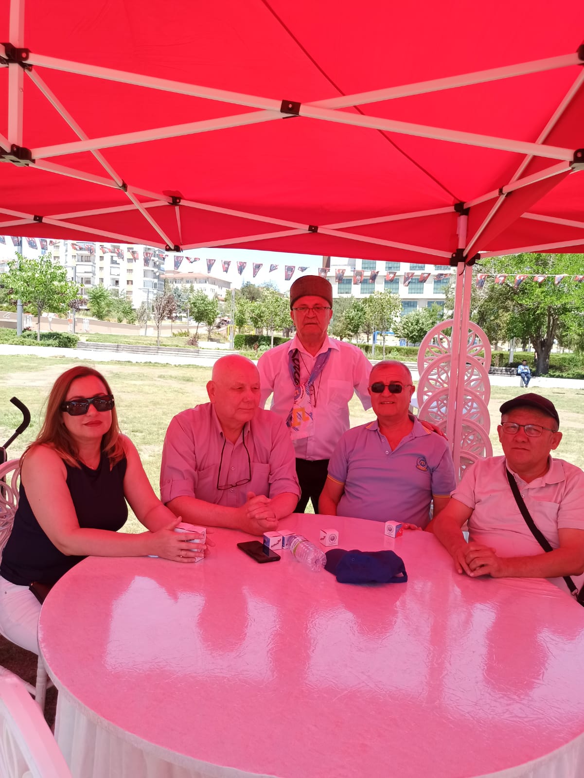 Mükremin beyler masada